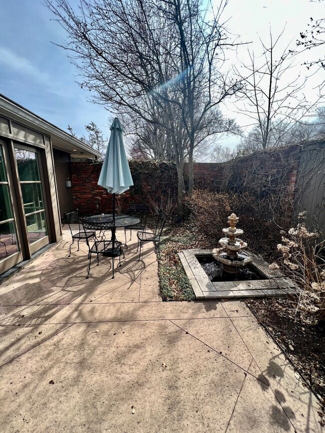 Building Photo - Rare rental opportunity in gated Garden Park!