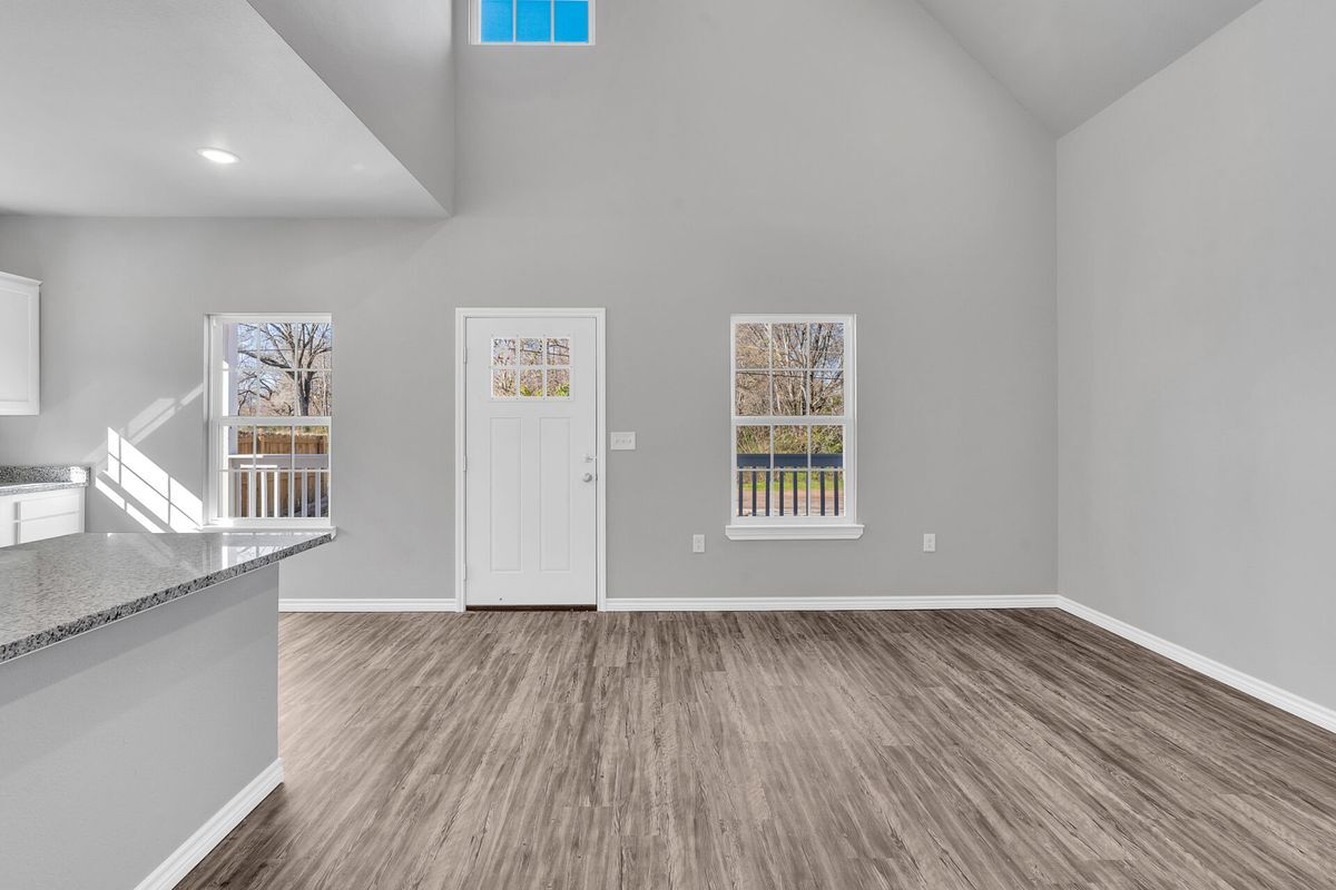 Building Photo - 518 Ranier Dr