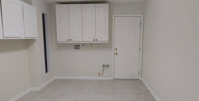 Building Photo - 1930 Pepperwood Ln