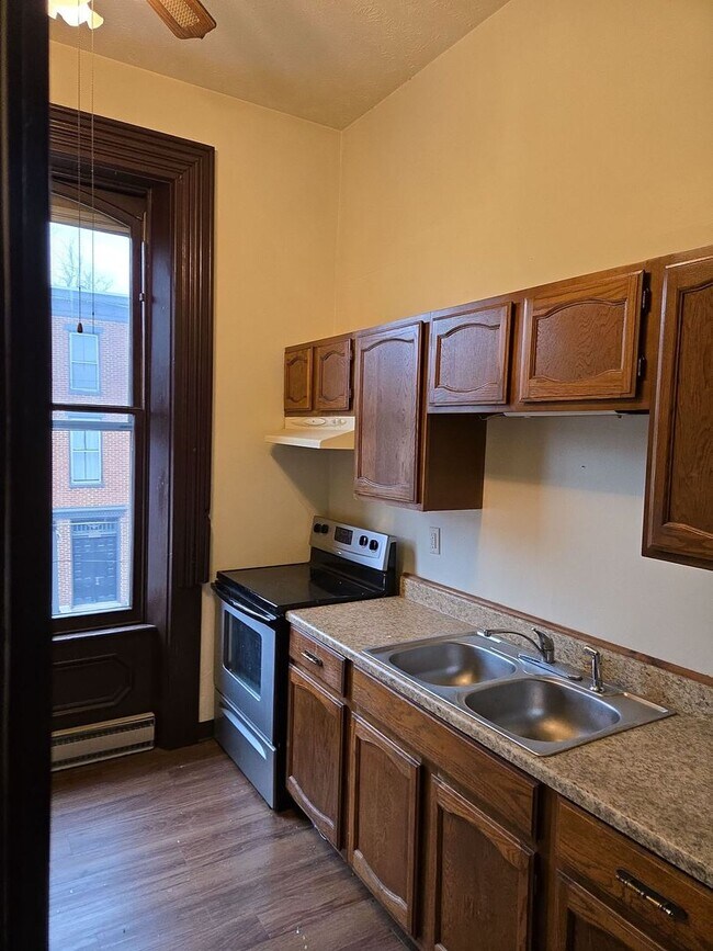Building Photo - SOLD 5/15/26-127 Lincoln Way W