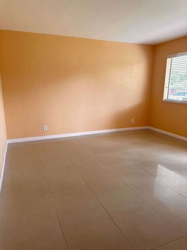 Building Photo - 700 Nottingham Cir