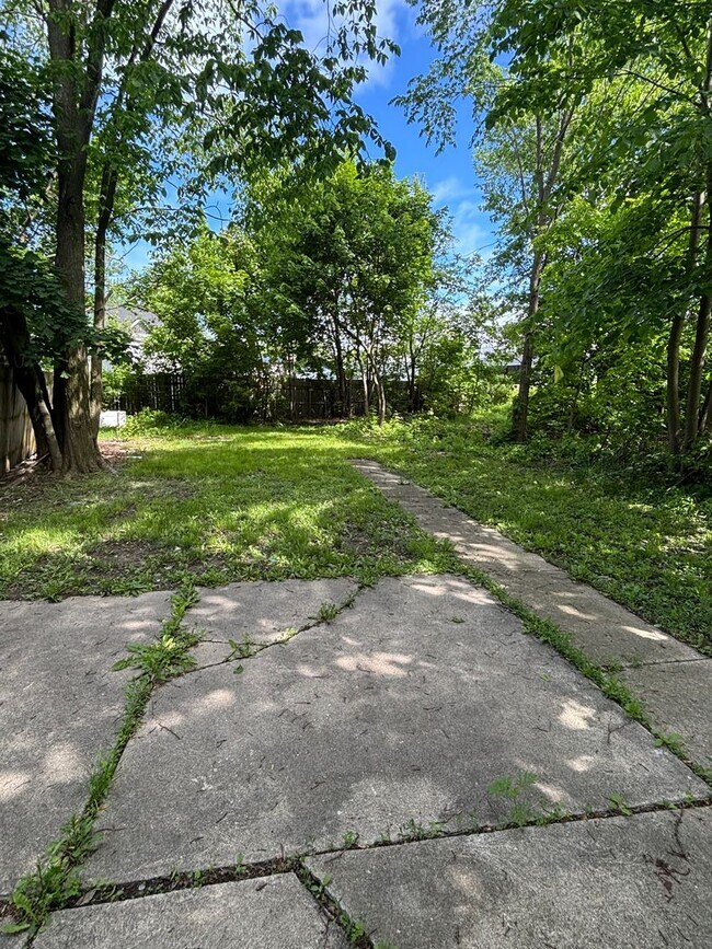 Building Photo - SECTION 8 and EDEN ACCEPTED!! A fully spacious renovated 4-bedroom-1 bathroom Home!