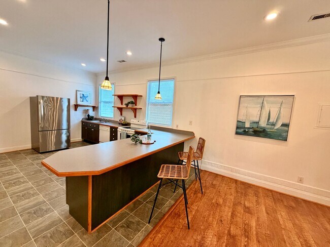 Building Photo - Recently Updated 4-Bedroom Ranch Home w/a 2 Bedroom Guest Cottage! Ready 05-01-26! Pet Friendly Home