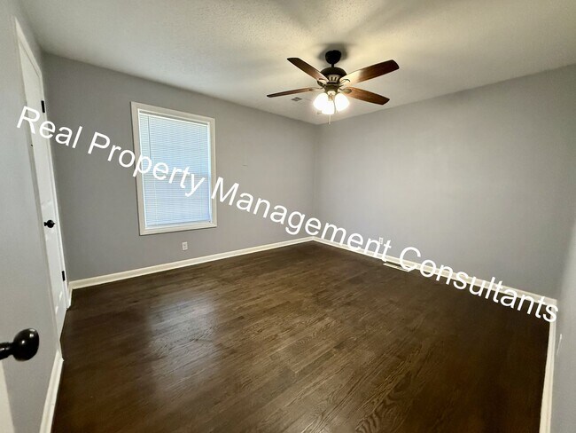 Building Photo - Updated 4 Bedroom, 2 Bath Home with Spacio...