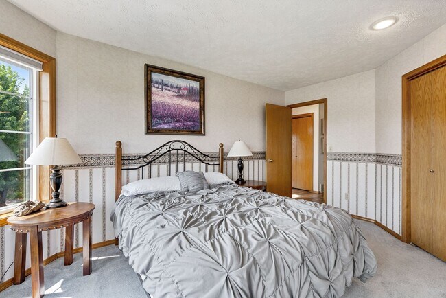 Building Photo - Stunning Home and Three Bay Shop Along Spo...