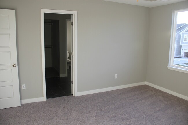 Building Photo - PKR Investments LLC(3715SWClaytonDR)