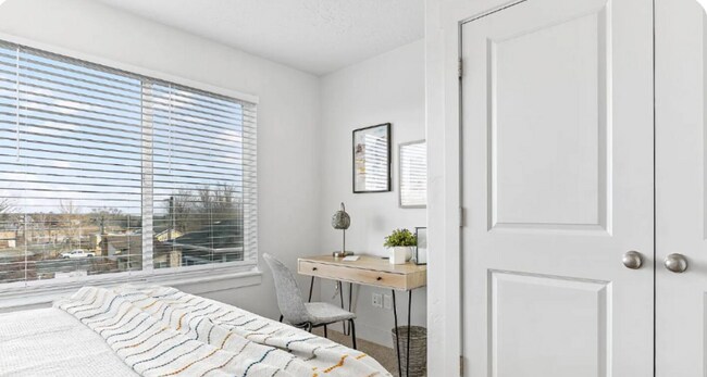 Building Photo - 1812 W Irini Ln