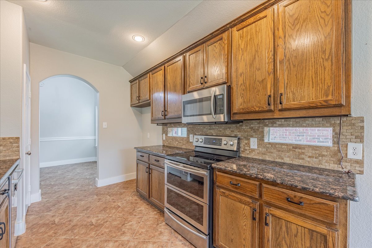 Kitchen with Granite Countertops - 5604 Balmorhea Dr