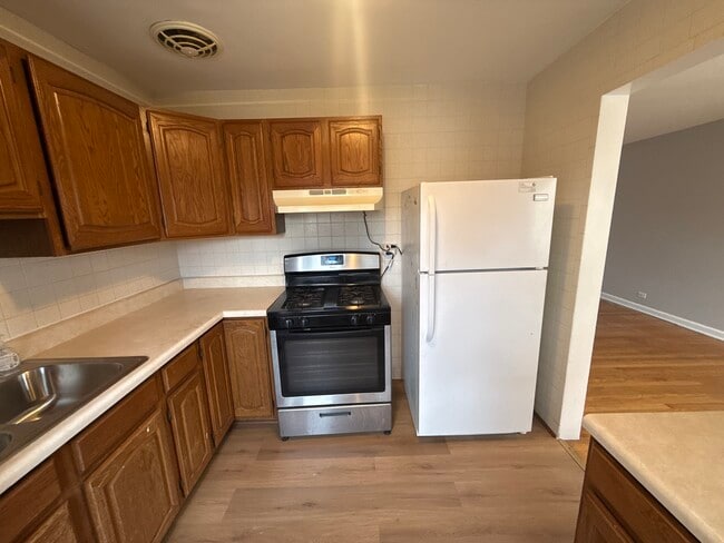 Building Photo - 6541 N Kedzie Ave