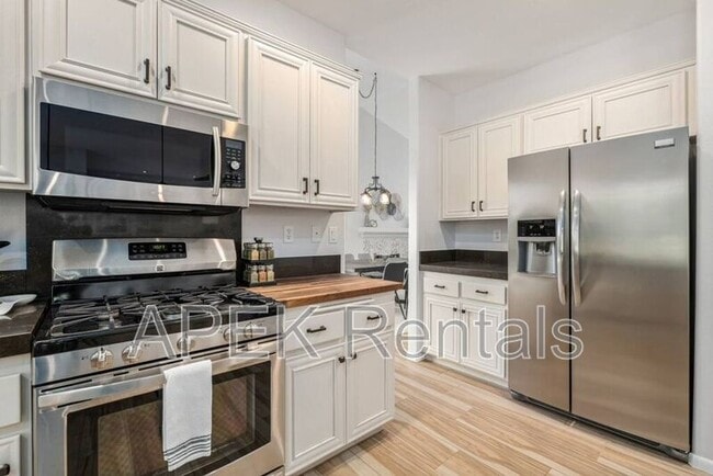 Building Photo - 79150 Ocotillo Dr