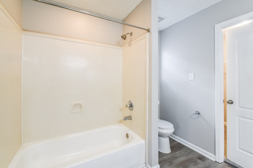 Building Photo - 1107 Breezy Valley Dr