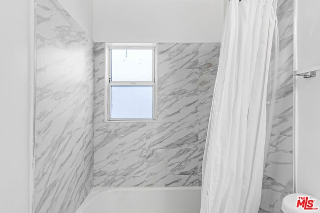 Building Photo - 1342 Yale St