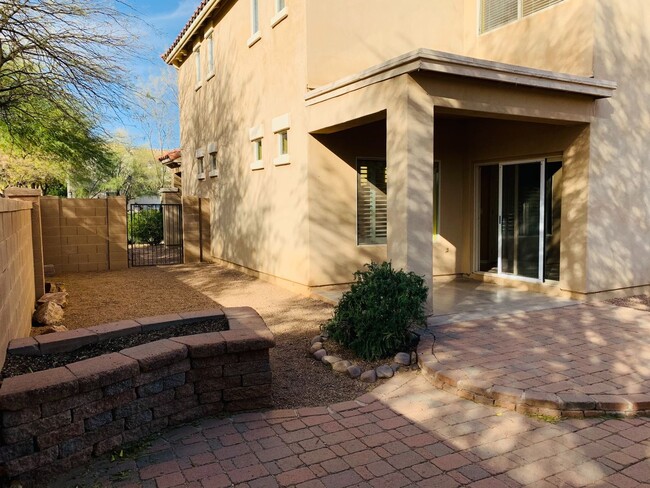 Building Photo - Beautiful Home In Rancho Sahuarita Located...