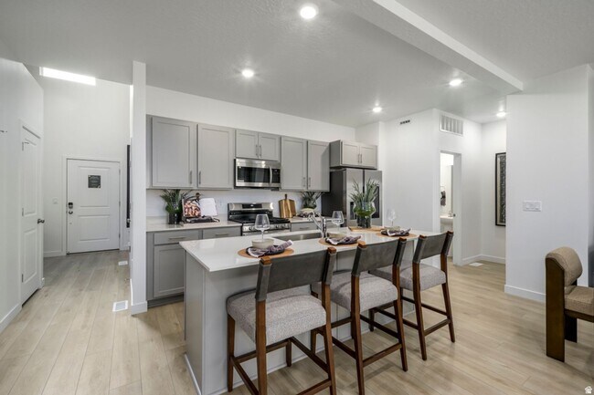 Building Photo - Newly Built Townhouse