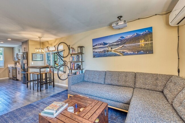 Building Photo - Fremont Townhome