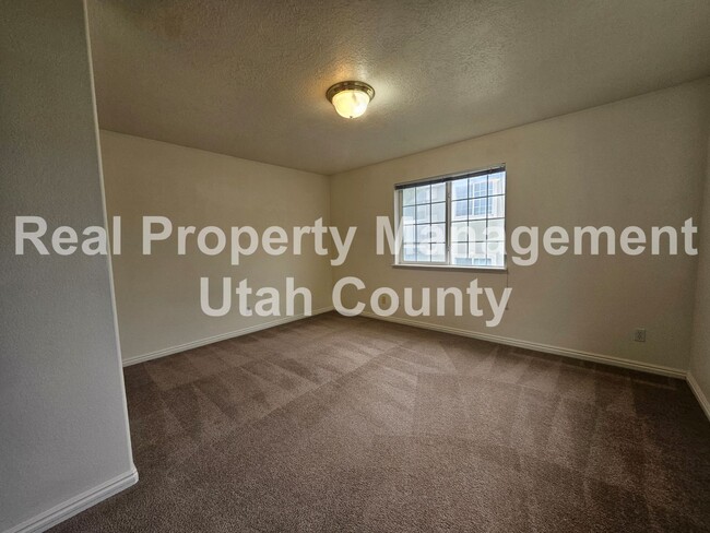 Building Photo - Orem Condo Top Floor Pet Friendly