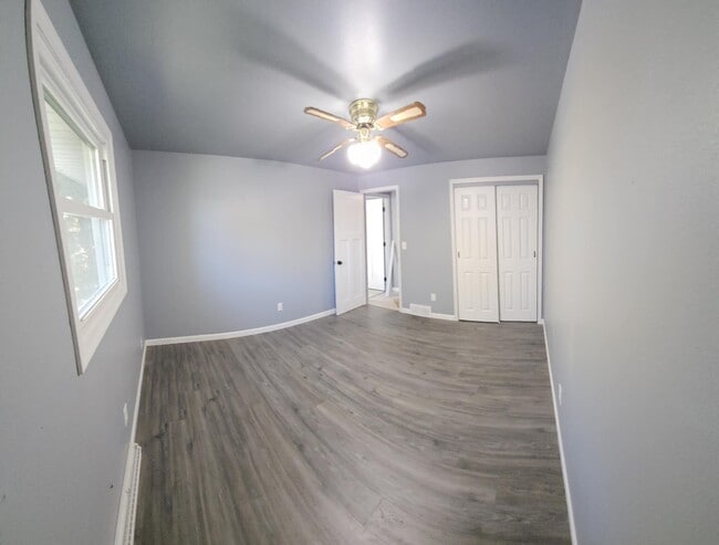 Building Photo - 817 N Hawthorne Dr