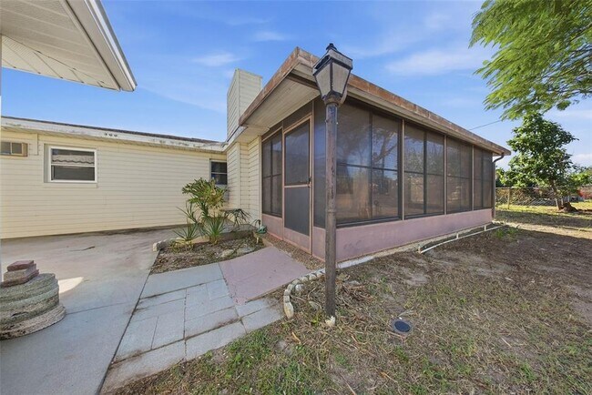 Building Photo - 11373 62nd Ave N