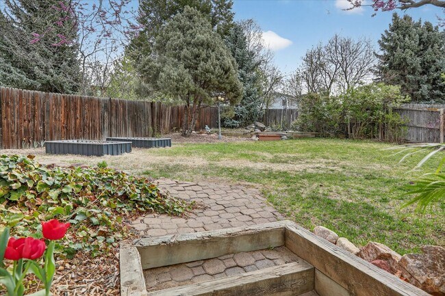 Building Photo - 4BR/4BA Updated Home with Finished Basement Suite & Landscaped Yard