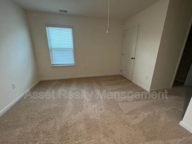 Building Photo - 323 Everleigh Cir