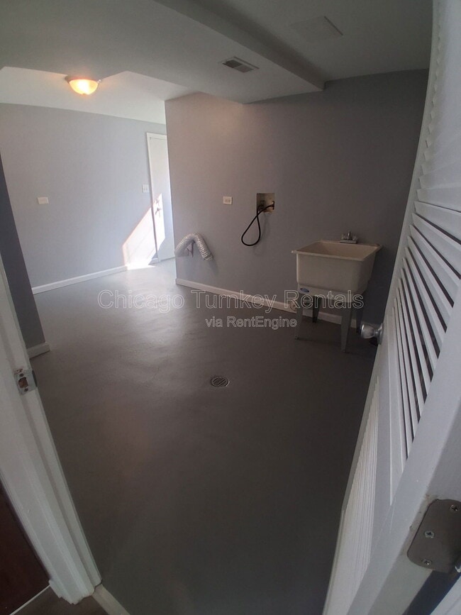 Building Photo - 1204 E 166th Pl