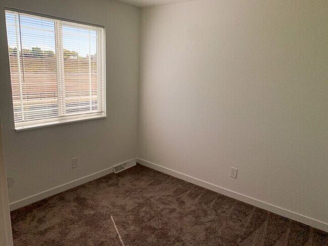 Building Photo - Sweet Bungalow in Westminister