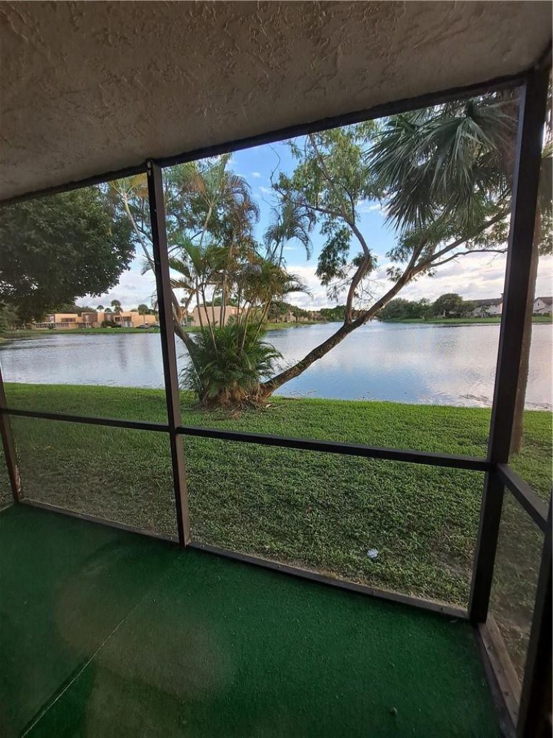 Building Photo - 9838 Nob Hill Ct