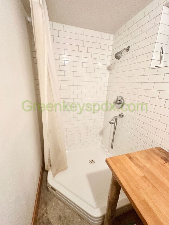 Building Photo - 4727 NE 10th Ave