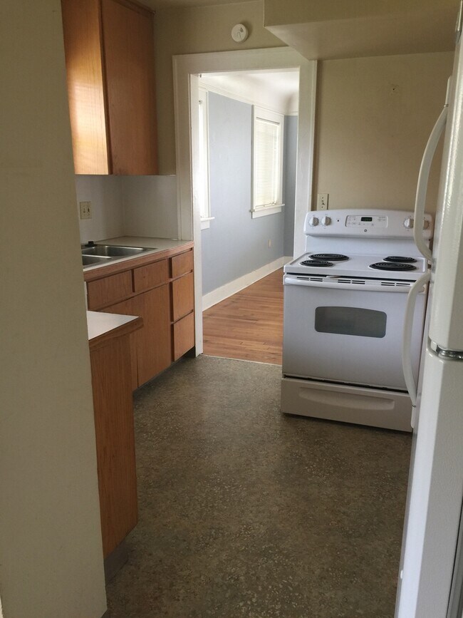 Building Photo - Charming Vintage Home for Rent in Camas!