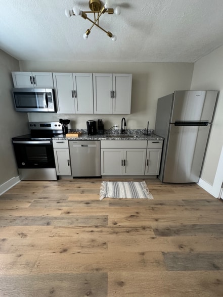 Building Photo - 900 Clarks Ln