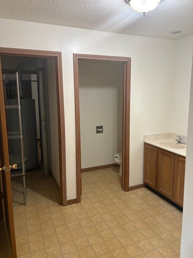 Building Photo - LAKE LIFE YEAR ROUND! 2 BEDROOM 2 BATH ON WAWASEE!