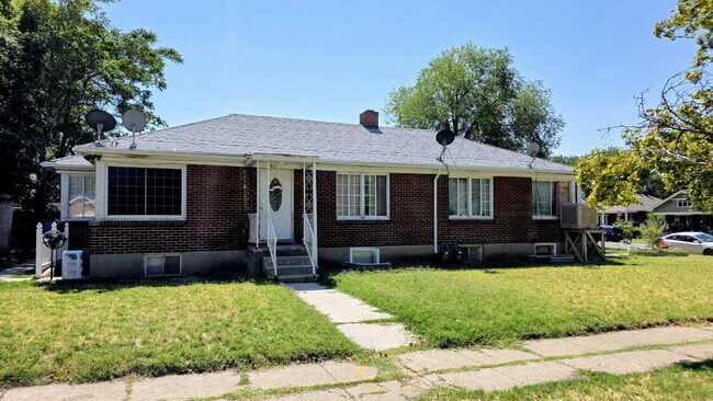 Building Photo - Two bedroom in great Ogden Location!
