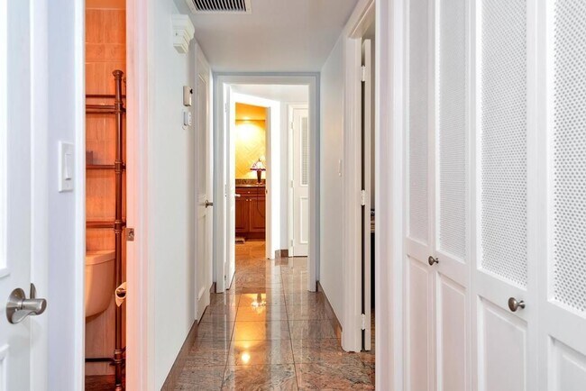 Building Photo - 4020 Galt Ocean Dr