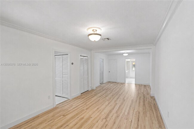 Building Photo - 2530 SW 27th St