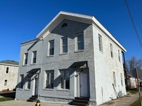 Building Photo - Large newly remodeled one bedroom one bath apartment for lease now. Apply Today!