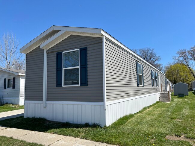 Building Photo - 38140 Ducharme Dr