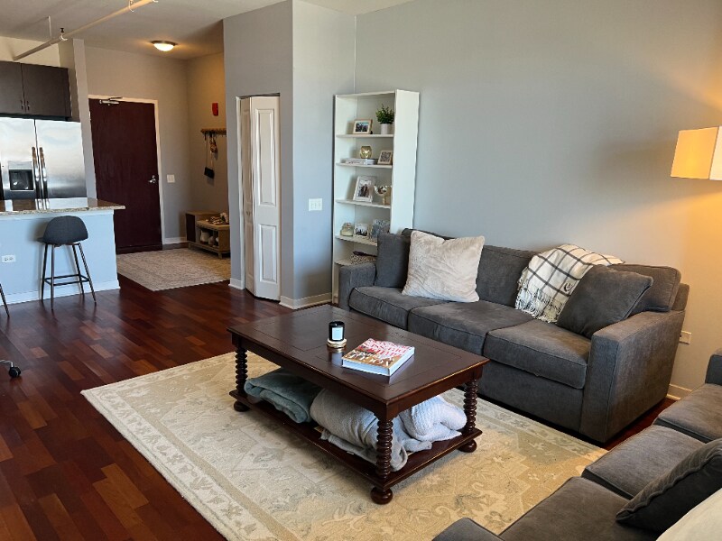 Building Photo - 511 W Division St