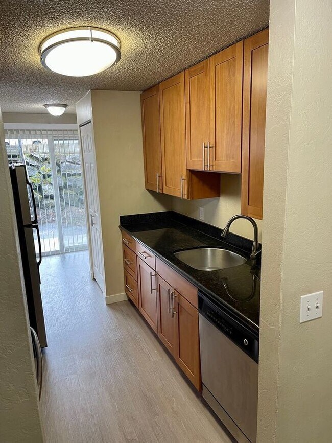 Building Photo - 2839 Thorndyke Ave W