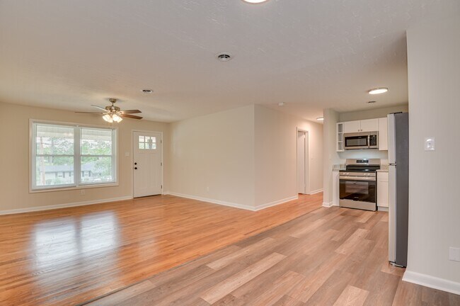 Building Photo - 1406 Ridgewood Dr