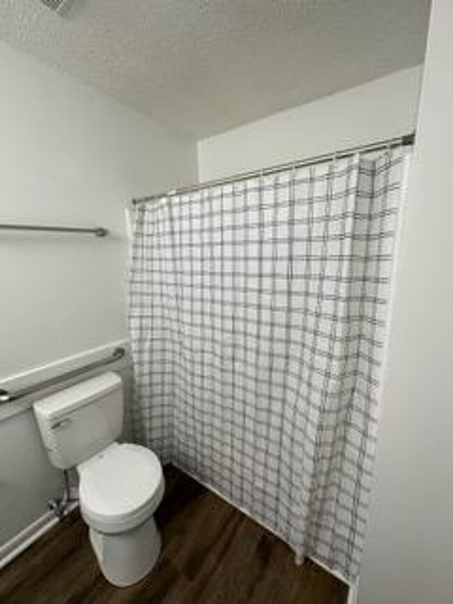 Building Photo - Two Bedroom Apartment