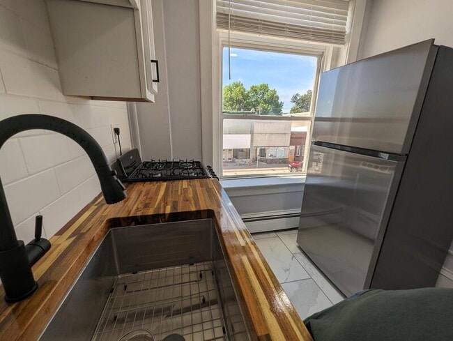 Building Photo - 124 S 2nd St