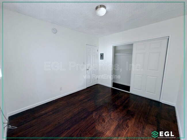 Building Photo - 126 Jullien St