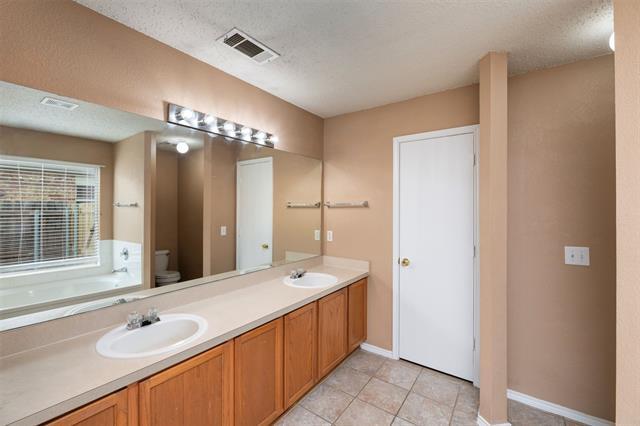 Building Photo - 206 Lakehurst Dr