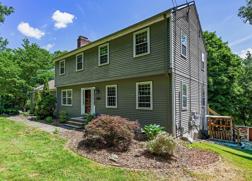 Building Photo - 128 Old Town Farm Rd