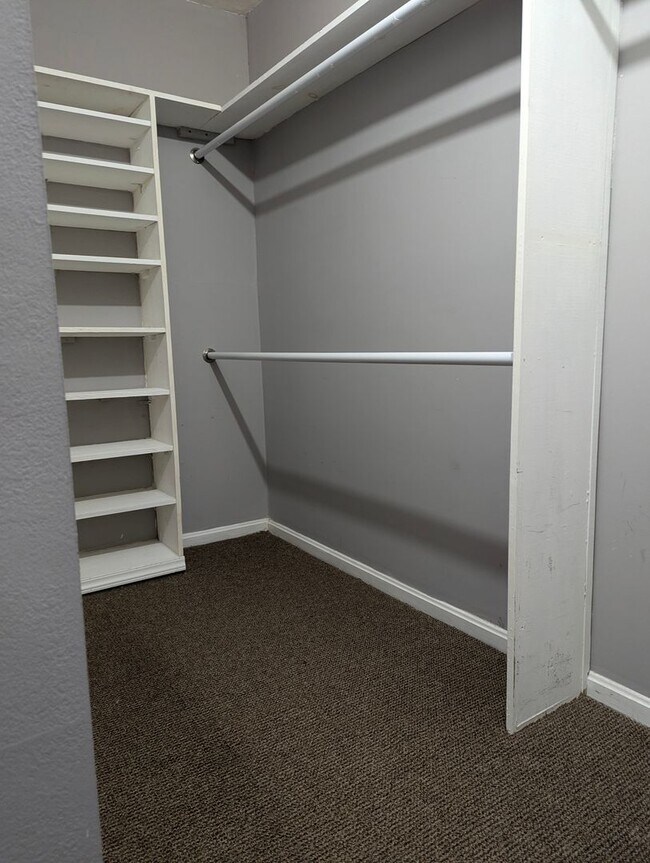 Building Photo - Gorgeous 2 Bed 1 Bath Condo with Private B...