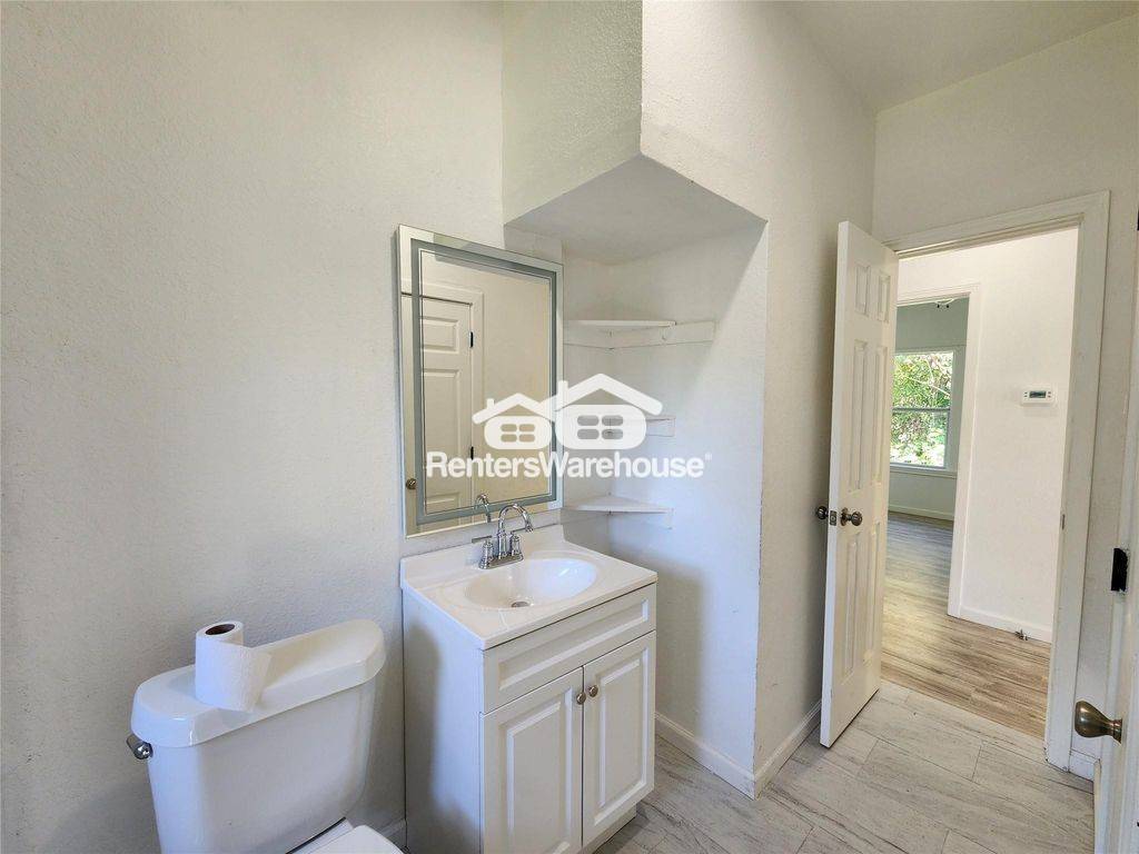 Building Photo - 2706 1/2 Berry St