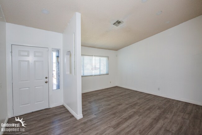 Building Photo - Beautifully Maintained 3Bdm 1.5Ba Home Nes...