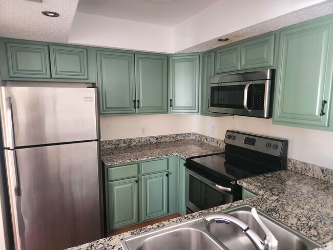 Building Photo - 963 Sonesta Ave NE
