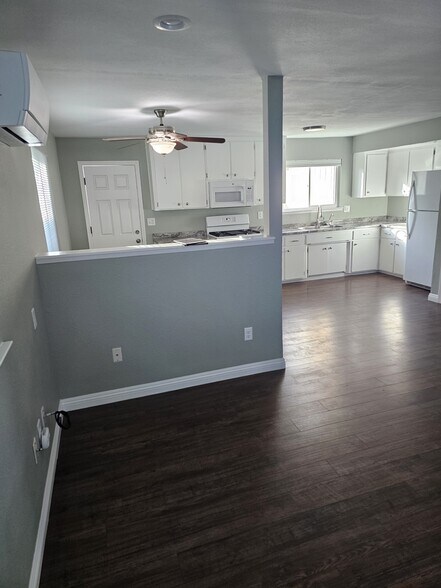 Building Photo - 316 Crocker St