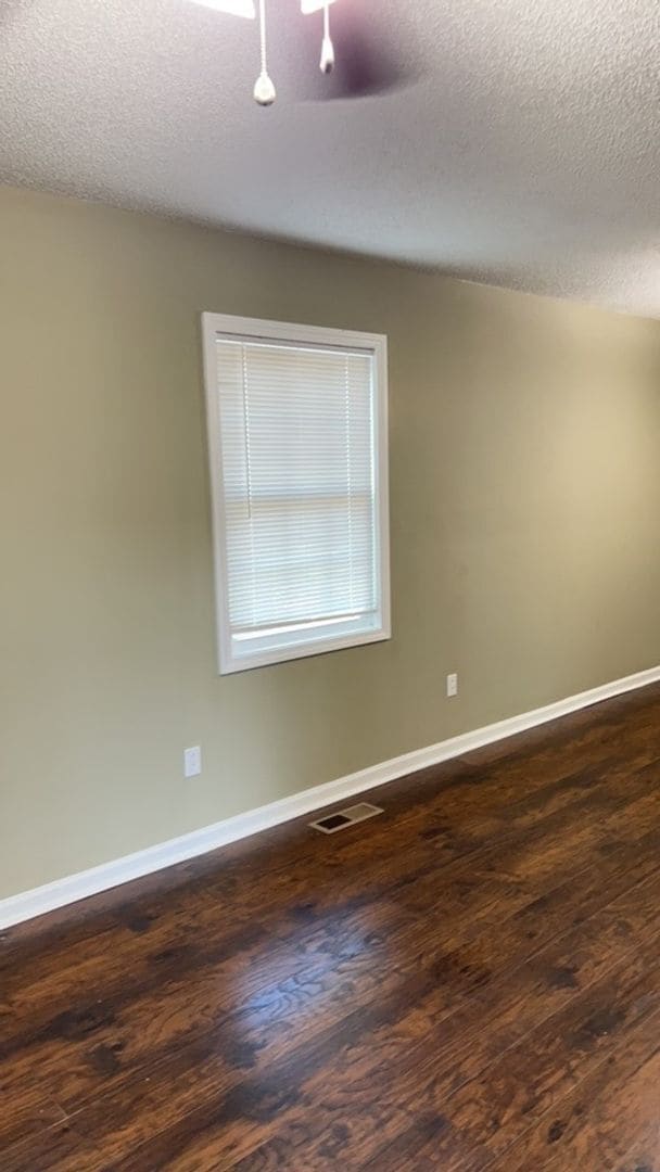 Building Photo - 4 Bedroom, 3 Bath home in the country.